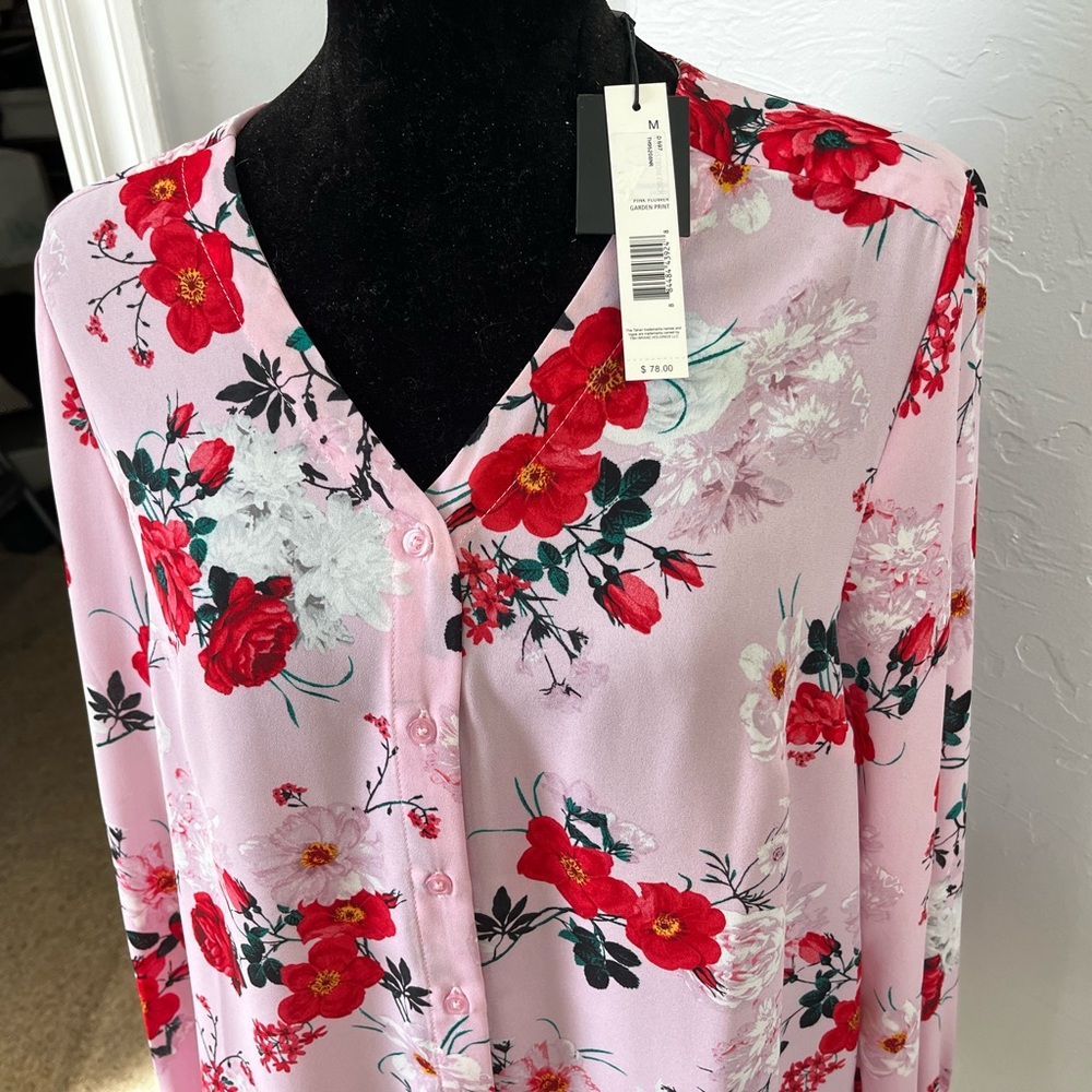 NWT Beautiful Tahiri Flower Garden Blouse. Size M